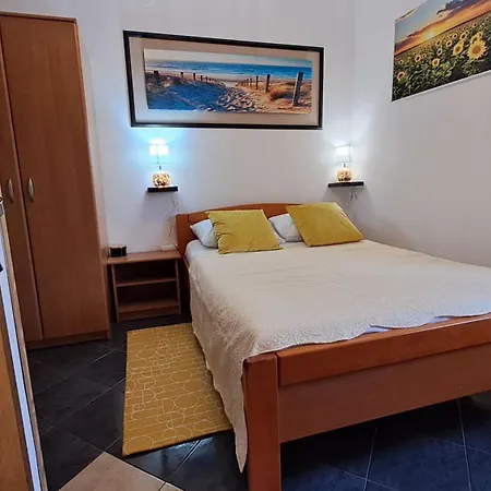 Апартаменти Red Gold *